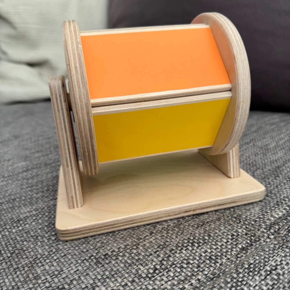 Lovevery Wooden Spinner Toy - Red and Blue Educational Toy - Picture 4 of 8